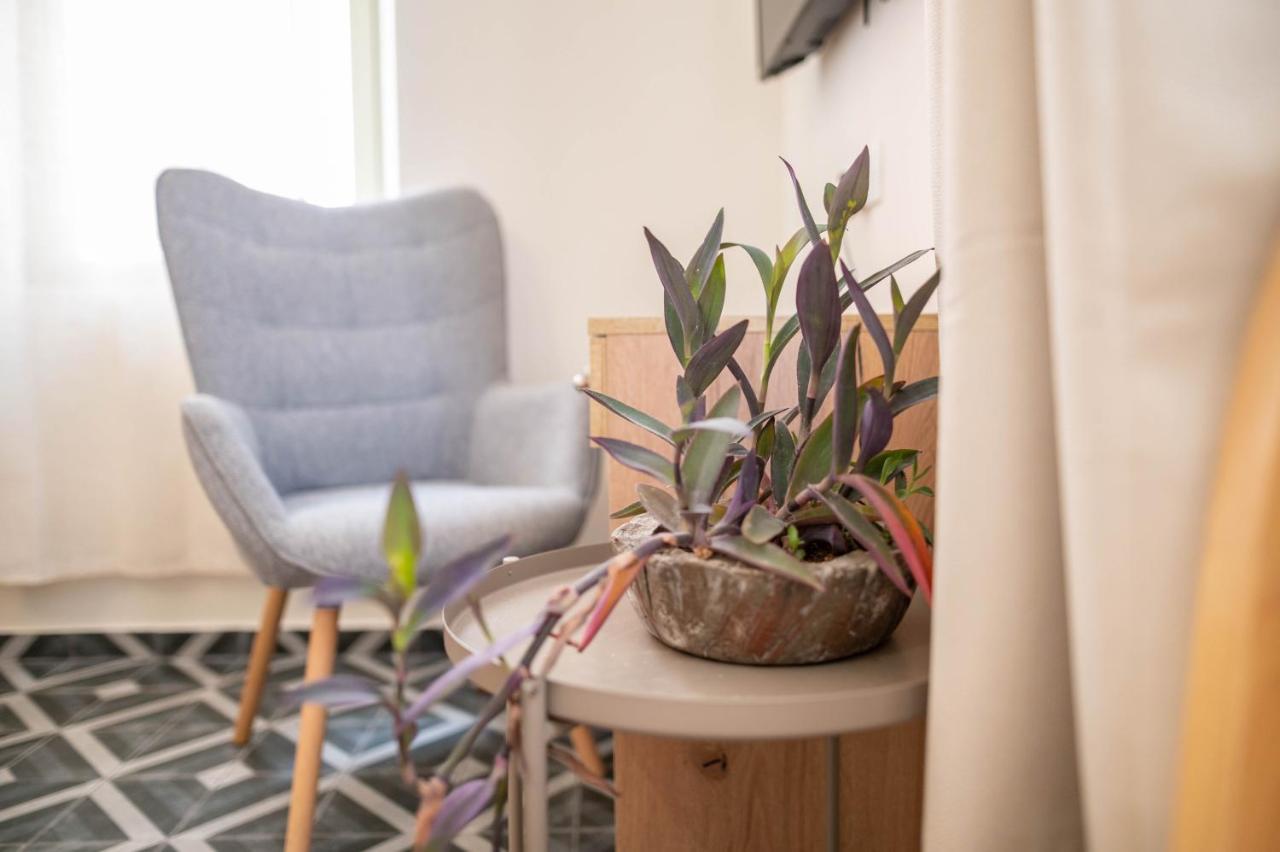Kosnian City Suites B Bagian luar foto