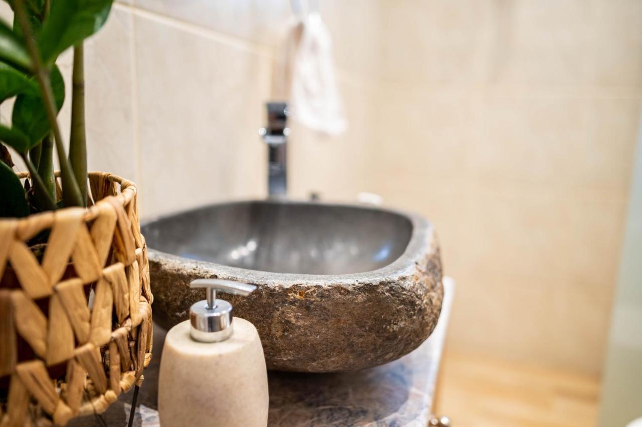 Kosnian City Suites B Bagian luar foto