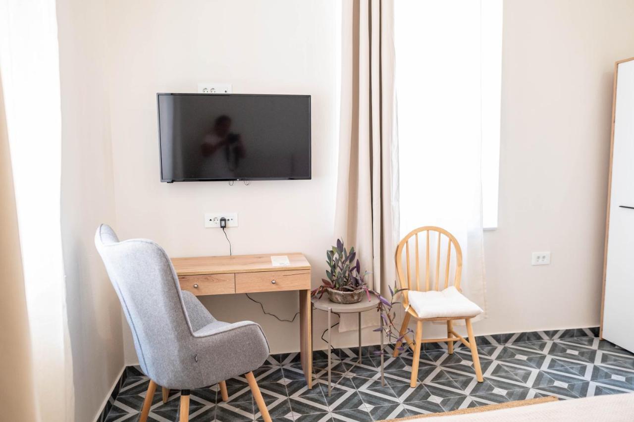 Kosnian City Suites B Bagian luar foto